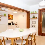 Classic Apartment Near The City Center